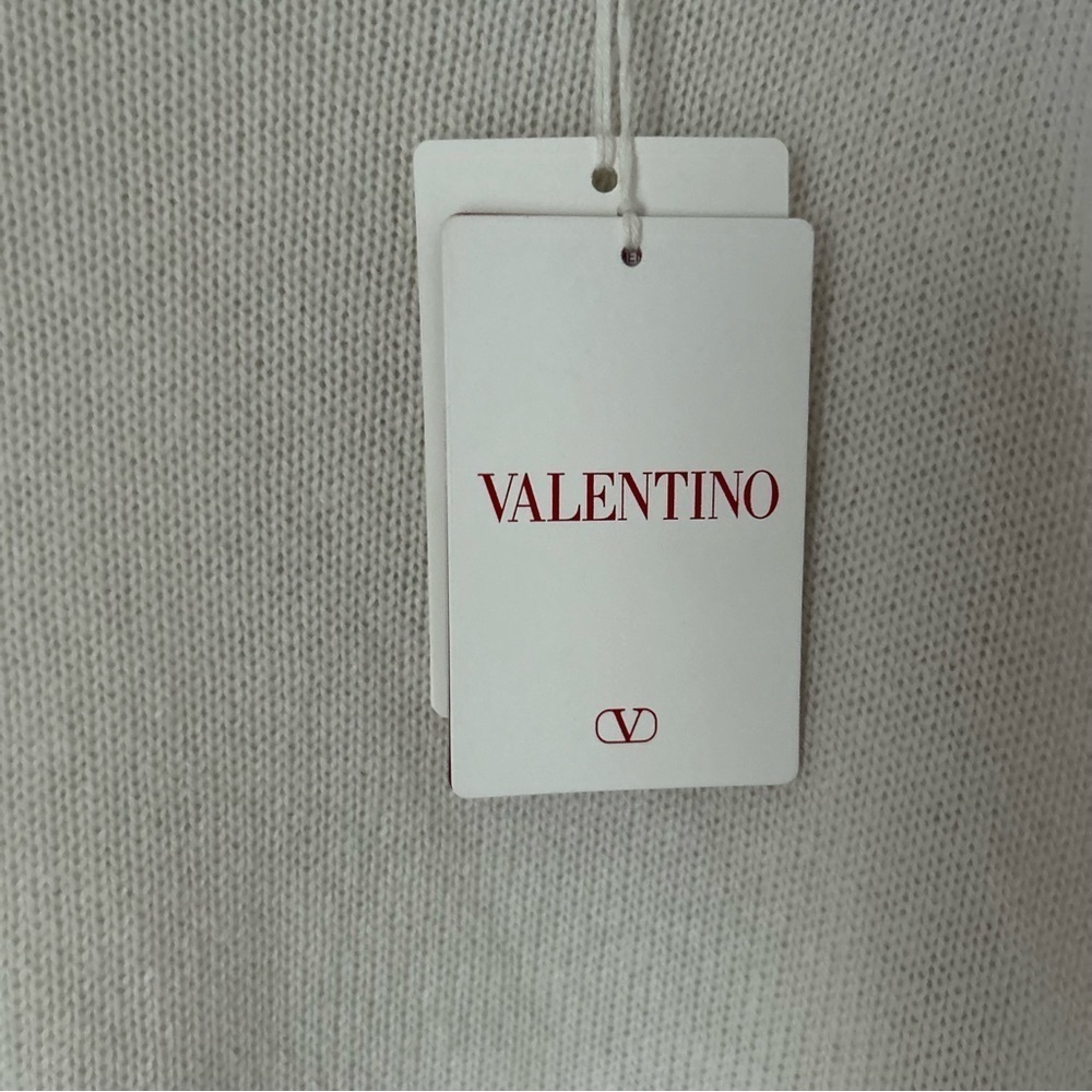 Valentino BEIGE CASHMERE JUMPER WITH VLOGO CHAINS *MAJOR FLAW*⭐️ - Picture 2 of 9
